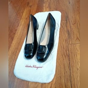 SALVATORE FERRAGAMO PUMPS